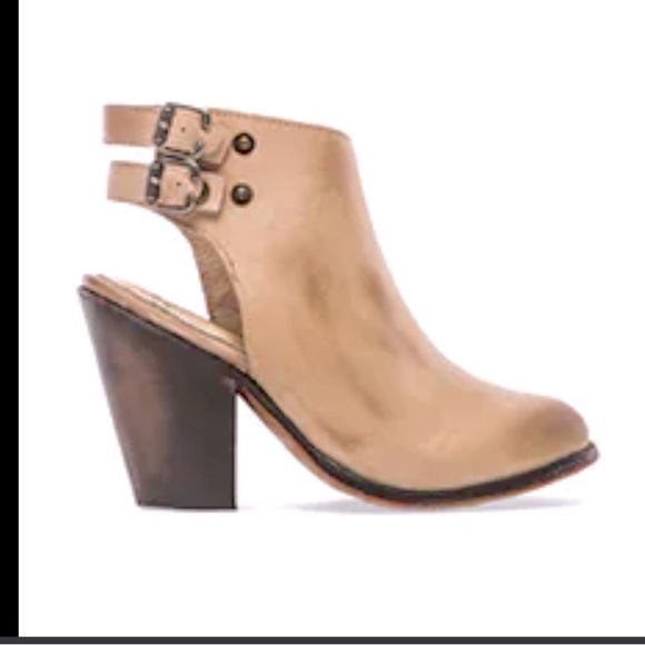 Smoke Bootie in Beige
Freebird by Steven
Color:Beige - Picture 1 of 11